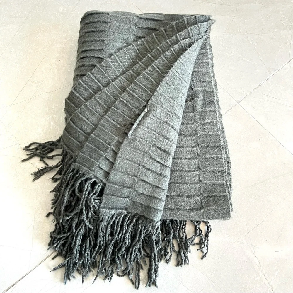 WEST ELM Gray Pleated Textured Fringed Decor Cozy Bedding Sofa Scarf Wrap Throw